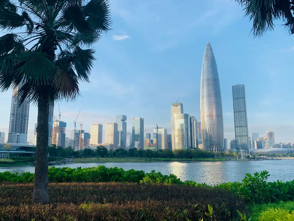 LED照明技术在市政工程中的应用趋势与能效提升策略